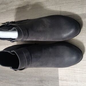 Sleek Black Women’s Ankle Booties – Everyday Classic Style